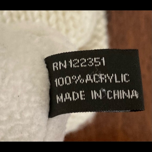 Mittens - Picture 4 of 6